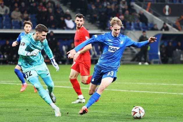 12.12.2024, xtvx, Fussball UEFA Europa League, TSG 1899 Hoffenheim - FCSB Bukarest emspor, v.l. Torwart Stefan Tarnovanu (FC Steaua Bukarest) Max Moerstedt (TSG 1899 Hoffenheim) (DFL DFB REGULATIONS PROHIBIT ANY USE OF PHOTOGRAPHS as IMAGE SEQUENCES and or QUASI-VIDEO) Sinsheim