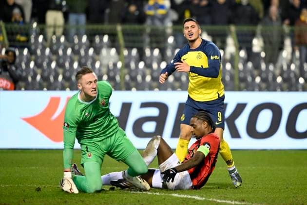 Royale Union Saint-Gilloise v Nice - UEFA Europa League BRUSSELS, BELGIUM - DECEMBER 12 : Marcin Bulka of Nice , Ivanovic Franjo forward of Royale Union Saint-Gilloise and Pablo Rosario of Nice during the UEFA Europa League 2024 25 League Phase MD6 match between Royale Union Saint-Gilloise and Nice on December 12, 2024 in Brussels, Belgium, 12 12 2024 Brussels Belgium  Copyright: xVincentxKalutx