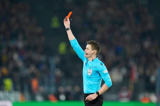 AS Roma v Sporting Braga - UEFA Europa League 2024 25 League Phase MD6 Referee Daniel Siebert gestures during the UEFA Europa League 2024 25 League Phase MD6 match between AS Roma and Sporting Braga at Stadio Olimpico on December 12, 2024 in Rome, Italy. Rome Stadio Olimpico Rome Italy Copyright: xGiuseppexMaffiax _BRU0403