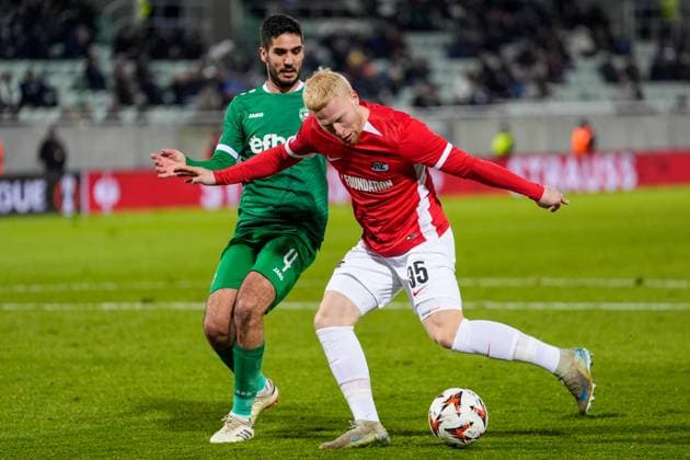 2024-12-12 Ludogorets v AZ Alkmaar - UEFA Europa League 2024 25 League Phase MD6 RAZGRAD, BULGARIA - DECEMBER 12: Dinis Almeida of Ludogorets and Mexx Meerdink of AZ battle for possession during a UEFA Europa League 2024 25 League Phase MD6 match between Ludogorets and AZ Alkmaar at Huvepharma Arena on December 12, 2024 in Razgrad, Bulgaria. Razgrad Huvepharma Arena Bulgaria Content not available for redistribution in The Netherlands directly or indirectly through any third parties. Copyright: xEdxvanxdexPolx