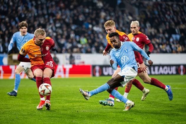 241212 Victor Nelsson of Galatasaray and Taha Ali of Malmö FF during the UEFA Europa League football match between Malmö FF and Galatasaray on December 12, 2024 in Malmö. Photo: Petter Arvidson BILDBYRAN kod PA PA0940 fotboll football soccer fotball uefa europa league europa league malmö ff galatasaray bbeng Copyright: PETTERxARVIDSON BB241212PA139