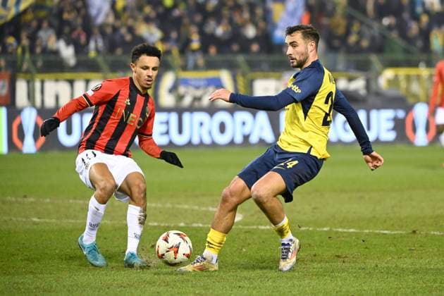 Royale Union Saint-Gilloise v Nice - UEFA Europa League BRUSSELS, BELGIUM - DECEMBER 12 : Sofiane Diop of Nice and Vanhoutte Charles midfielder of Royale Union Saint-Gilloise during the UEFA Europa League 2024 25 League Phase MD6 match between Royale Union Saint-Gilloise and Nice on December 12, 2024 in Brussels, Belgium, 12 12 2024 Brussels Belgium  Copyright: xVincentxKalutx