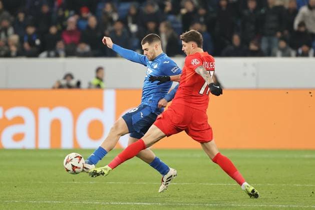 12.12.2024, xtvx, Fussball UEFA Europa League, TSG 1899 Hoffenheim - FCSB Bukarest emspor, v.l. Zweikampf, Duell, duel, tackle, compete David Jurasek (TSG 1899 Hoffenheim) David Miculescu (FC Steaua Bukarest) (DFL DFB REGULATIONS PROHIBIT ANY USE OF PHOTOGRAPHS as IMAGE SEQUENCES and or QUASI-VIDEO) Sinsheim