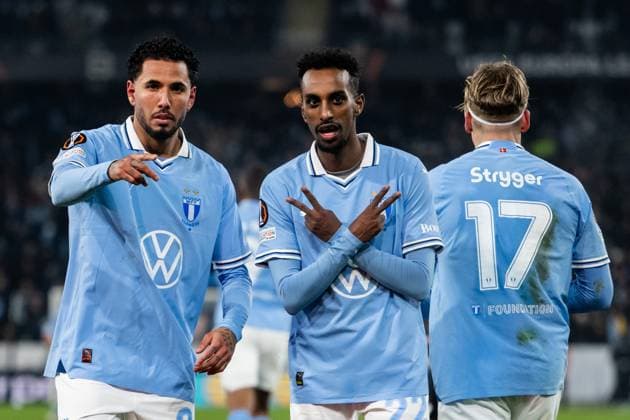241212 Sergio Pena and Taha Ali of Malmö FF celebrate after 2-2 during the UEFA Europa League football match between Malmö FF and Galatasaray on December 12, 2024 in Malmö. Photo: Petter Arvidson BILDBYRAN kod PA PA0940 fotboll football soccer fotball uefa europa league europa league malmö ff galatasaray bbeng jubel Copyright: PETTERxARVIDSON BB241212PA141