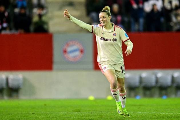 Torschützin Alara SEHITLER (FC Bayern München, FCB, 14) mit Torjubel, Jubel, Torjubel, Torerfolg, celebrate the goal, goal, celebration, Jubel ueber das Tor zum 4:0, optimistisch, Freisteller, Ganzkörper, Einzelbild, Aktion, Action, 12.12.2024, München (Deutschland), Fussball, UEFA Womens Champions League, Gruppe C, FC Bayern München - Juventus Turin