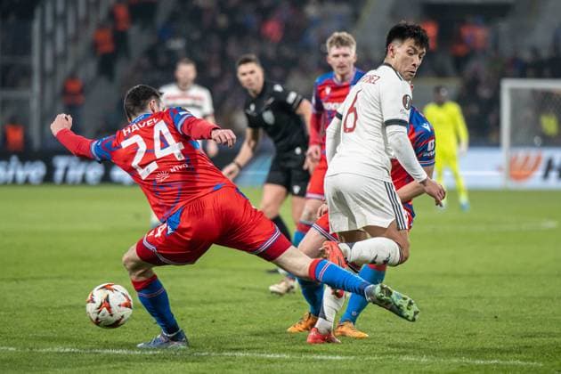 Kisandro Martinez in a battle for the ball during UEFA Europa league match, Viktoria Pilsen - Manchester United, ManU , 12. november 2024, Doosan Arena, Pilsen, Czech republic Copyright: xMICHALxFAJT,ZOSPORTU.SKx FAJ_7908