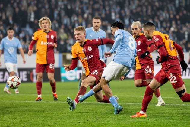 241212 Sergio Pena of Malmö FF scores the 2-2 goal during the UEFA Europa League football match between Malmö FF and Galatasaray on December 12, 2024 in Malmö. Photo: Petter Arvidson BILDBYRAN kod PA PA0940 fotboll football soccer fotball uefa europa league europa league malmö ff galatasaray bbeng jubel Copyright: PETTERxARVIDSON BB241212PA168