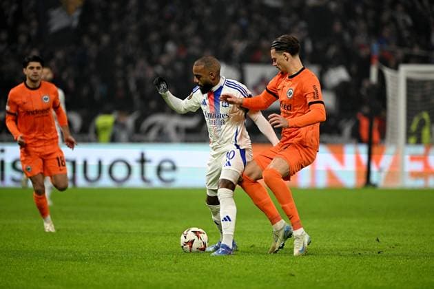 12.12.2024, xjhx, Fussball UEFA Europa League, Olympique Lyon - Eintracht Frankfurt emspor, v.l. Alexandre Lacazette (Olympique Lyon) Robin Koch (Eintracht Frankfurt) Zweikampf, Aktion, action, battle for the ball (DFL DFB REGULATIONS PROHIBIT ANY USE OF PHOTOGRAPHS as IMAGE SEQUENCES and or QUASI-VIDEO) Lyon