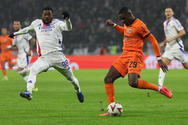 2024.12.12 6. Spieltag UEFA Europa League Olympique Lyonnais Eintracht Frankfurt v.l., Ainsley Maitland-Niles (Olympique Lyonnais), Niels Nkounkou (Eintracht Frankfurt) Zweikampf, Action, Aktion, Battles for the Ball (DFL REGULATIONS PROHIBIT ANY USE OF PHOTOGRAPHS AS IMAGE SEQUENCES AND OR QUASI-VIDEO) Copyright: JoaquimxFerreira