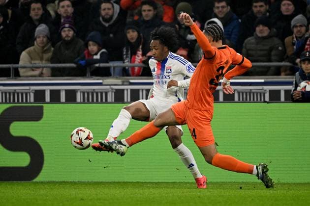 Sport Bilder des Tages 12.12.2024, xjhx, Fussball UEFA Europa League, Olympique Lyon - Eintracht Frankfurt emspor, v.l. Malick Fofana (Olympique Lyon) Robin Koch (Eintracht Frankfurt) Zweikampf, Aktion, action, battle for the ball (DFL DFB REGULATIONS PROHIBIT ANY USE OF PHOTOGRAPHS as IMAGE SEQUENCES and or QUASI-VIDEO) Lyon