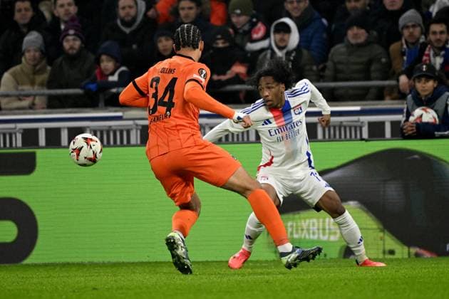 12.12.2024, xjhx, Fussball UEFA Europa League, Olympique Lyon - Eintracht Frankfurt emspor, v.l. Malick Fofana (Olympique Lyon) Robin Koch (Eintracht Frankfurt) Zweikampf, Aktion, action, battle for the ball (DFL DFB REGULATIONS PROHIBIT ANY USE OF PHOTOGRAPHS as IMAGE SEQUENCES and or QUASI-VIDEO) Lyon
