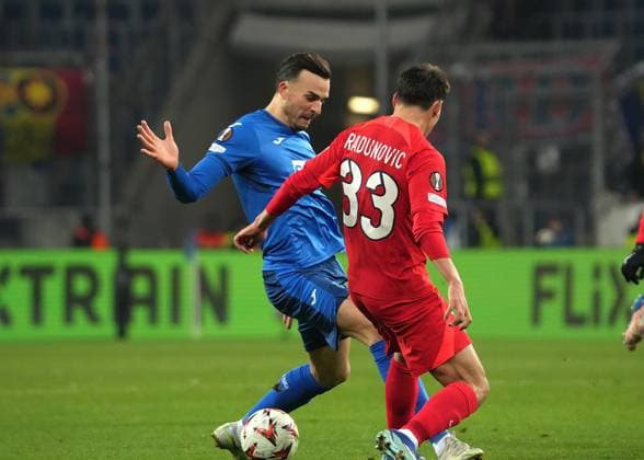 Europa League, TSG 1899 Hoffenheim vs FCSB Bukarest 12.12.2024, PreZero-Arena, Sinsheim, Europa League, TSG 1899 Hoffenheim vs FCSB Bukarest , im Bild Haris Tabakovic (Hoffenheim), Risto Radunovic (Bukarest)