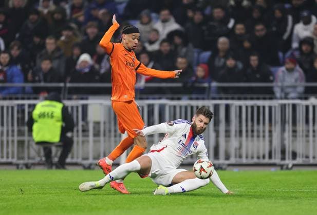 12.12.2024, Fussball UEFA Europa League, Olympique Lyon - Eintracht Frankfurt, emonline, emspor, v.l., Hugo Ekitike (Eintracht Frankfurt), Duje Caleta-Car (Olympique Lyon) DFL DFB REGULATIONS PROHIBIT ANY USE OF PHOTOGRAPHS AS IMAGE SEQUENCES AND OR QUASI-VIDEO. xdcx Copyright: HMBxMedia Claus