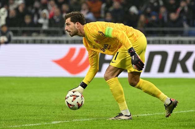 12.12.2024, xjhx, Fussball UEFA Europa League, Olympique Lyon - Eintracht Frankfurt emspor, v.l. Kevin Trapp (Eintracht Frankfurt) (DFL DFB REGULATIONS PROHIBIT ANY USE OF PHOTOGRAPHS as IMAGE SEQUENCES and or QUASI-VIDEO) Lyon
