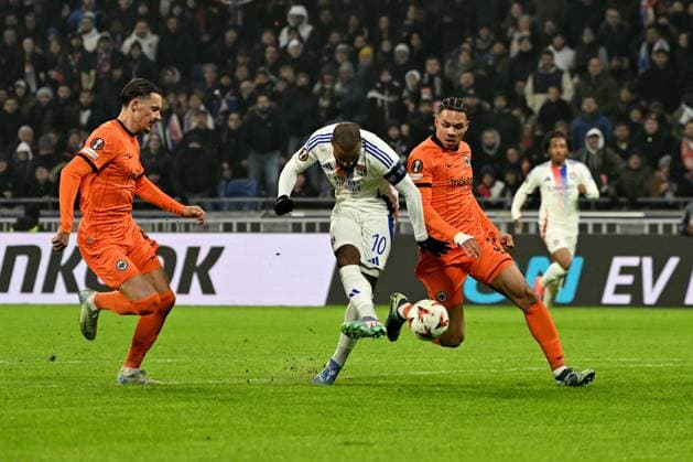12.12.2024, xjhx, Fussball UEFA Europa League, Olympique Lyon - Eintracht Frankfurt emspor, v.l. Torchance Robin Koch (Eintracht Frankfurt) Alexandre Lacazette (Olympique Lyon) Nnamdi Collins (Eintracht Frankfurt) Zweikampf, Aktion, action, battle for the ball (DFL DFB REGULATIONS PROHIBIT ANY USE OF PHOTOGRAPHS as IMAGE SEQUENCES and or QUASI-VIDEO) Lyon