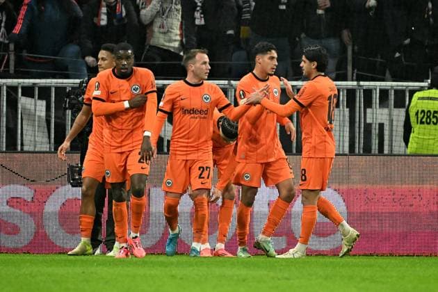 12.12.2024, xjhx, Fussball UEFA Europa League, Olympique Lyon - Eintracht Frankfurt emspor, v.l. Torjubel nach dem Tor zum celebrating the goal celebrate 0:1 durch Ansgar Knauff (Eintracht Frankfurt) (DFL DFB REGULATIONS PROHIBIT ANY USE OF PHOTOGRAPHS as IMAGE SEQUENCES and or QUASI-VIDEO) Lyon