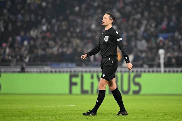 12.12.2024, xjhx, Fussball UEFA Europa League, Olympique Lyon - Eintracht Frankfurt emspor, v.l. Schiedsrichter Referee Andris Treimanis (Lettland) (DFL DFB REGULATIONS PROHIBIT ANY USE OF PHOTOGRAPHS as IMAGE SEQUENCES and or QUASI-VIDEO) Lyon