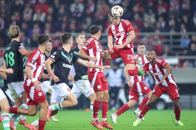 Costinha of Olympiacos in action during the UEFA Europa League league phase matchday 6 soccer match between Olympiacos and Twente held at Stadium Georgios Karaiskakis in Piraeus, Greece, 12 December 2024. IMAGO ONE INCH PRODUCTIONS PIRAEUS Greece Copyright: xOnexInchxProductionsx 6406771