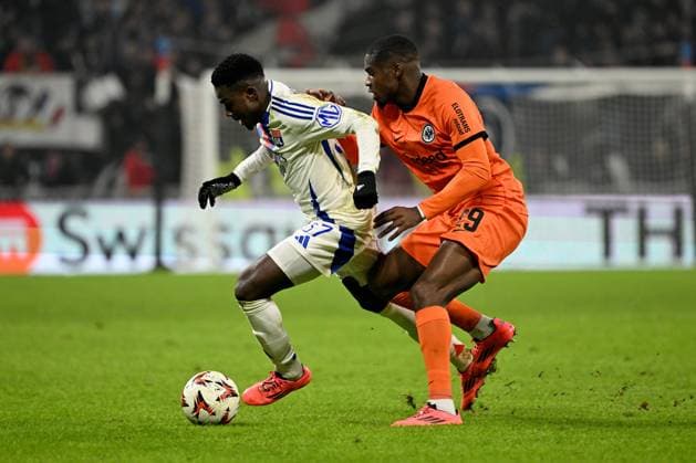 12.12.2024, xjhx, Fussball UEFA Europa League, Olympique Lyon - Eintracht Frankfurt emspor, v.l. Ernest Nuamah (Olympique Lyon) Niels Nkounkou (Eintracht Frankfurt) Zweikampf, Aktion, action, battle for the ball (DFL DFB REGULATIONS PROHIBIT ANY USE OF PHOTOGRAPHS as IMAGE SEQUENCES and or QUASI-VIDEO) Lyon