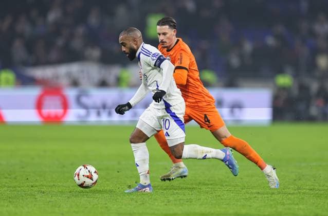 12.12.2024, Fussball UEFA Europa League, Olympique Lyon - Eintracht Frankfurt, emonline, emspor, v.l., Alexandre Lacazette (Olympique Lyon), Robin Koch (Eintracht Frankfurt) DFL DFB REGULATIONS PROHIBIT ANY USE OF PHOTOGRAPHS AS IMAGE SEQUENCES AND OR QUASI-VIDEO. xdcx Copyright: HMBxMedia Claus