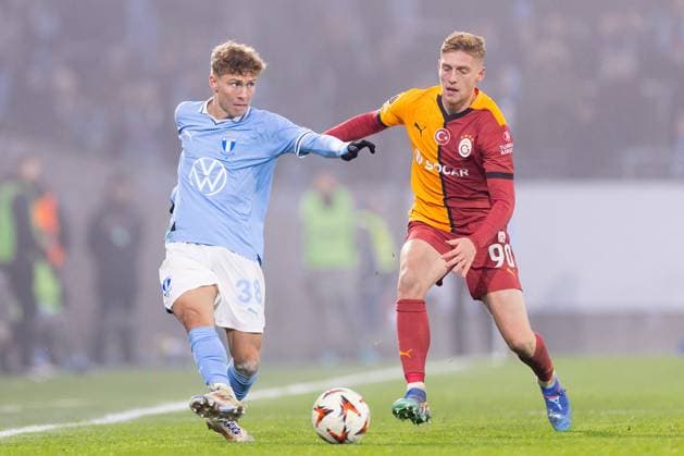 241212 Hugo Bolin of Malmö FF and Metehan Baltaci of Galatasaray during the UEFA Europa League football match between Malmö FF and Galatasaray on December 12, 2024 in Malmö. Photo: Jonas Ljungdahl BILDBYRAN COP 144 PA0940 fotboll football soccer fotball uefa europa league europa league malmö ff galatasaray bbeng Copyright: JONASxLJUNGDAHL BB241212JO032