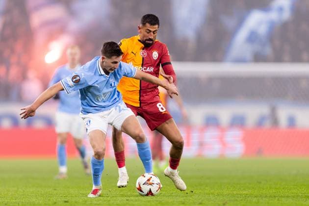 241212 Lasse Berg Johnsen of Malmö FF and Kerem Demirbay of Galatasaray during the UEFA Europa League football match between Malmö FF and Galatasaray on December 12, 2024 in Malmö. Photo: Jonas Ljungdahl BILDBYRAN COP 144 PA0940 fotboll football soccer fotball uefa europa league europa league malmö ff galatasaray bbeng Copyright: JONASxLJUNGDAHL BB241212JO033