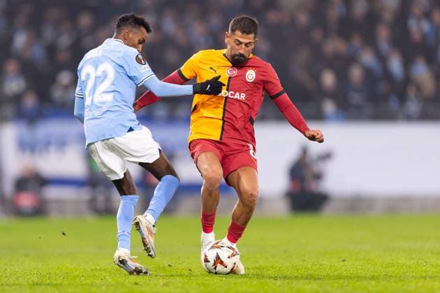 241212 Taha Ali of Malmö FF and Kerem Demirbay of Galatasaray during the UEFA Europa League football match between Malmö FF and Galatasaray on December 12, 2024 in Malmö. Photo: Jonas Ljungdahl BILDBYRAN COP 144 PA0940 fotboll football soccer fotball uefa europa league europa league malmö ff galatasaray bbeng Copyright: JONASxLJUNGDAHL BB241212JO042