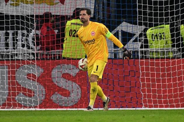 12.12.2024, xjhx, Fussball UEFA Europa League, Olympique Lyon - Eintracht Frankfurt emspor, v.l. Kevin Trapp (Eintracht Frankfurt) nach dem Tor zum 2:1 durch Malick Fofana (Olympique Lyon) (DFL DFB REGULATIONS PROHIBIT ANY USE OF PHOTOGRAPHS as IMAGE SEQUENCES and or QUASI-VIDEO) Lyon