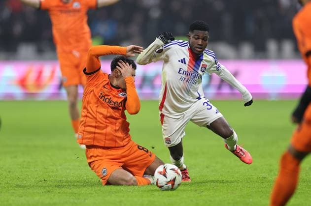 12.12.2024, Fussball UEFA Europa League, Olympique Lyon - Eintracht Frankfurt, emonline, emspor, v.l., Fares Chaibi (Eintracht Frankfurt), Ernest Nuamah (Olympique Lyon) DFL DFB REGULATIONS PROHIBIT ANY USE OF PHOTOGRAPHS AS IMAGE SEQUENCES AND OR QUASI-VIDEO. xdcx Copyright: HMBxMedia Claus