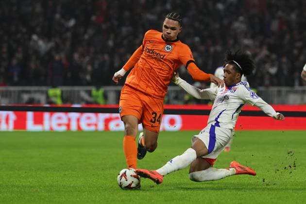 2024.12.12 6. Spieltag UEFA Europa League Olympique Lyonnais Eintracht Frankfurt v.l., Pharrell Nmandi Collins (Eintracht Frankfurt), Malick Fofana (Olympique Lyonnais) Zweikampf, Action, Aktion, Battles for the Ball (DFL REGULATIONS PROHIBIT ANY USE OF PHOTOGRAPHS AS IMAGE SEQUENCES AND OR QUASI-VIDEO) Copyright: JoaquimxFerreira