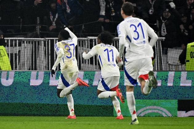 12.12.2024, xjhx, Fussball UEFA Europa League, Olympique Lyon - Eintracht Frankfurt emspor, v.l. Torjubel nach dem Tor zum celebrating the goal celebrate 3:1 durch Ernest Nuamah (Olympique Lyon) (DFL DFB REGULATIONS PROHIBIT ANY USE OF PHOTOGRAPHS as IMAGE SEQUENCES and or QUASI-VIDEO) Lyon