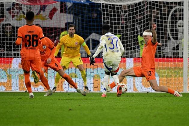 12.12.2024, xjhx, Fussball UEFA Europa League, Olympique Lyon - Eintracht Frankfurt emspor, v.l. Kevin Trapp (Eintracht Frankfurt) Ernest Nuamah (Olympique Lyon) Rasmus Kristensen (Eintracht Frankfurt)Zweikampf, Aktion, action, battle for the ball (DFL DFB REGULATIONS PROHIBIT ANY USE OF PHOTOGRAPHS as IMAGE SEQUENCES and or QUASI-VIDEO) Lyon