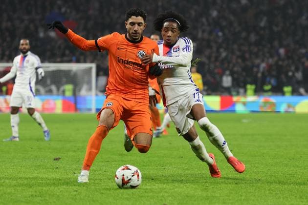 2024.12.12 6. Spieltag UEFA Europa League Olympique Lyonnais Eintracht Frankfurt v.l., Omar Marmoush (Eintracht Frankfurt), Malick Fofana (Olympique Lyonnais) Zweikampf, Action, Aktion, Battles for the Ball (DFL REGULATIONS PROHIBIT ANY USE OF PHOTOGRAPHS AS IMAGE SEQUENCES AND OR QUASI-VIDEO) Copyright: JoaquimxFerreira