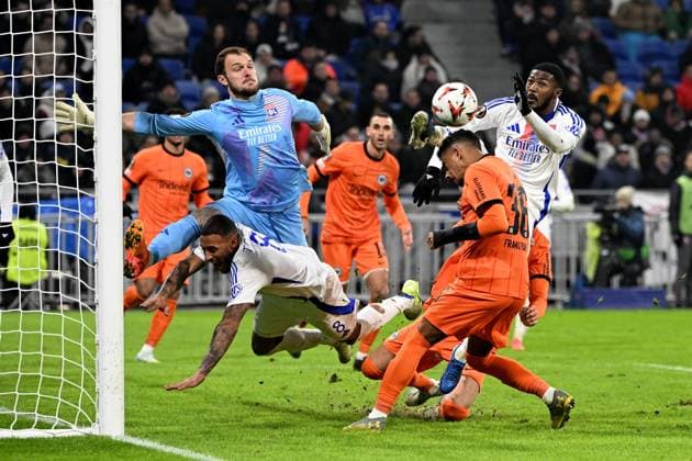 12.12.2024, xjhx, Fussball UEFA Europa League, Olympique Lyon - Eintracht Frankfurt emspor, v.l. Lucas Perri (Olympique Lyon) Robin Koch (Eintracht Frankfurt) Corentin Tolisso (Olympique Lyon) Ansgar Knauff (Eintracht Frankfurt) Ainsley Maitland-Niles (Olympique Lyon) (DFL DFB REGULATIONS PROHIBIT ANY USE OF PHOTOGRAPHS as IMAGE SEQUENCES and or QUASI-VIDEO) Lyon