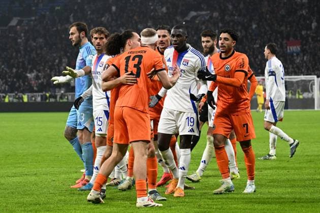 12.12.2024, xjhx, Fussball UEFA Europa League, Olympique Lyon - Eintracht Frankfurt emspor, v.l. Rudelbildung Rasmus Kristensen (Eintracht Frankfurt) Arthur Theate (Eintracht Frankfurt) Moussa Niakhate (Olympique Lyon) Omar Marmoush (Eintracht Frankfurt) (DFL DFB REGULATIONS PROHIBIT ANY USE OF PHOTOGRAPHS as IMAGE SEQUENCES and or QUASI-VIDEO) Lyon