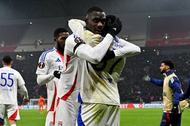 12.12.2024, xjhx, Fussball UEFA Europa League, Olympique Lyon - Eintracht Frankfurt emspor, v.l. Torjubel nach dem Tor zum celebrating the goal celebrate 3:1 durch Ernest Nuamah (Olympique Lyon) (DFL DFB REGULATIONS PROHIBIT ANY USE OF PHOTOGRAPHS as IMAGE SEQUENCES and or QUASI-VIDEO) Lyon