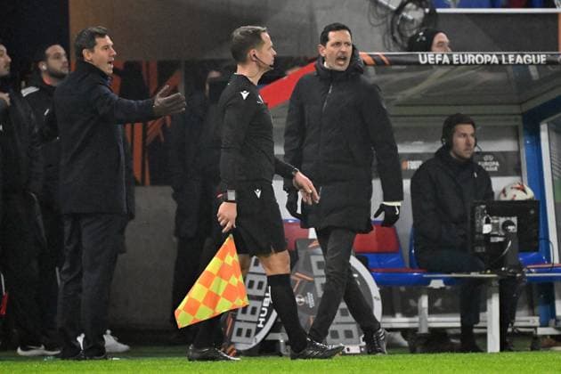 12.12.2024, xjhx, Fussball UEFA Europa League, Olympique Lyon - Eintracht Frankfurt emspor, v.l. Leiter der Lizenzspielabteilung Team Manager Timmo Hardung (Eintracht Frankfurt) Trainer Dino Toppmöller Toppmoeller (Eintracht Frankfurt) (DFL DFB REGULATIONS PROHIBIT ANY USE OF PHOTOGRAPHS as IMAGE SEQUENCES and or QUASI-VIDEO) Lyon