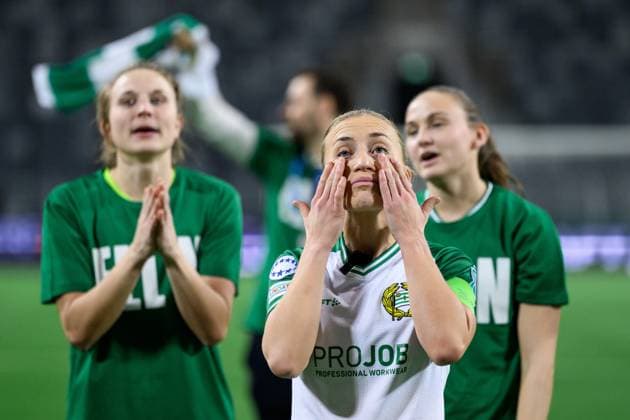 241212 Ellen Gibson of Hammarby is celebrated as she played her last game for the club after the UEFA Women s Champions League football match between Hammarby and Barcelona on December 12, 2024 in Stockholm. Photo: Jesper Zerman BILDBYRAN kod JZ JZ0598 fotboll football soccer fotball uefa womens champions league hammarby barcelona dam bbeng Copyright: JESPERxZERMAN BB241212JZ074