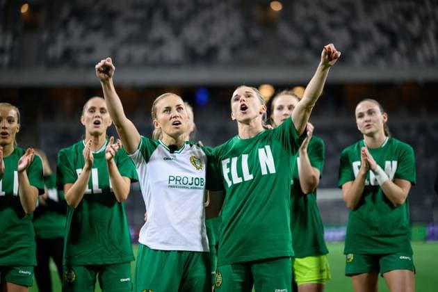 241212 Ellen Gibson and Jonna Andersson of Hammarby are celebrated as they played their last game for the club during the UEFA Women s Champions League football match between Hammarby and Barcelona on December 12, 2024 in Stockholm. Photo: Jesper Zerman BILDBYRAN kod JZ JZ0598 fotboll football soccer fotball uefa womens champions league hammarby barcelona dam bbeng Copyright: JESPERxZERMAN BB241212JZ078