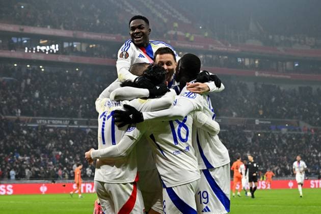 12.12.2024, xjrdrx, Fussball UEFA Europa League, Olympique Lyon - Eintracht Frankfurt emspor, v.l. Torjubel nach dem Tor zum celebrating the goal celebrate 2:1 durch Malick Fofana (Olympique Lyon) (DFL DFB REGULATIONS PROHIBIT ANY USE OF PHOTOGRAPHS as IMAGE SEQUENCES and or QUASI-VIDEO) Lyon