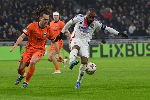 12.12.2024, xjrdrx, Fussball UEFA Europa League, Olympique Lyon - Eintracht Frankfurt emspor, v.l. Arthur Theate (Eintracht Frankfurt) Alexandre Lacazette (Olympique Lyon) Zweikampf, Aktion, action, battle for the ball (DFL DFB REGULATIONS PROHIBIT ANY USE OF PHOTOGRAPHS as IMAGE SEQUENCES and or QUASI-VIDEO) Lyon