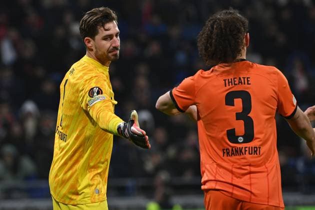 12.12.2024, xjrdrx, Fussball UEFA Europa League, Olympique Lyon - Eintracht Frankfurt emspor, v.l. Kevin Trapp (Eintracht Frankfurt) Arthur Theate (Eintracht Frankfurt) (DFL DFB REGULATIONS PROHIBIT ANY USE OF PHOTOGRAPHS as IMAGE SEQUENCES and or QUASI-VIDEO) Lyon