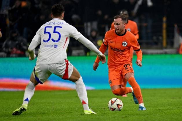 12.12.2024, xjrdrx, Fussball UEFA Europa League, Olympique Lyon - Eintracht Frankfurt emspor, v.l. Duje Caleta-Car (Olympique Lyon) Mario Götze Goetze (Eintracht Frankfurt) Zweikampf, Aktion, action, battle for the ball (DFL DFB REGULATIONS PROHIBIT ANY USE OF PHOTOGRAPHS as IMAGE SEQUENCES and or QUASI-VIDEO) Lyon