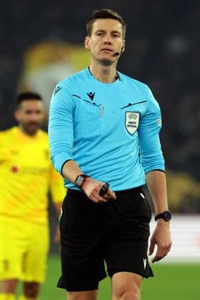 AS Roma Vs SC Braga in Rome, Italy - 12 Dec 2024 Referee Daniel Siebert seen during the Uefa Europa League 2024-2025, day 6, football match between AS Roma vs SC Braga at Olympic Stadium. Final score; AS Roma 3 : 0 SC Braga. Rome Italy Copyright: xMarcoxIacobuccix xSOPAxImagesx MIACOBUC ROMA BRAGA00064