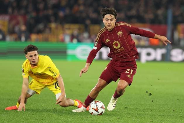 AS Roma Vs SC Braga in Rome, Italy - 12 Dec 2024 Ismael Gharbi of Braga and Paulo Dybala of Roma seen in action during the Uefa Europa League 2024-2025, day 6, football match between AS Roma vs SC Braga at Olympic Stadium. Final score; AS Roma 3 : 0 SC Braga. Rome Italy Copyright: xMarcoxIacobuccix xSOPAxImagesx MIACOBUC ROMA BRAGA00086