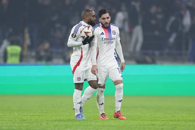 12.12.2024, Fussball UEFA Europa League, Olympique Lyon - Eintracht Frankfurt, emonline, emspor, v.l., Torjubel zum 1:1 durch Rayan Cherki (Olympique Lyon), Goal celebration, celebrate the goal DFL DFB REGULATIONS PROHIBIT ANY USE OF PHOTOGRAPHS AS IMAGE SEQUENCES AND OR QUASI-VIDEO. xdcx Copyright: HMBxMedia Claus