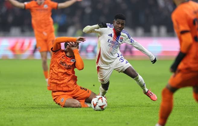 12.12.2024, Fussball UEFA Europa League, Olympique Lyon - Eintracht Frankfurt, emonline, emspor, v.l., Fares Chaibi (Eintracht Frankfurt), Ernest Nuamah (Olympique Lyon) DFL DFB REGULATIONS PROHIBIT ANY USE OF PHOTOGRAPHS AS IMAGE SEQUENCES AND OR QUASI-VIDEO. xdcx Copyright: HMBxMedia Claus