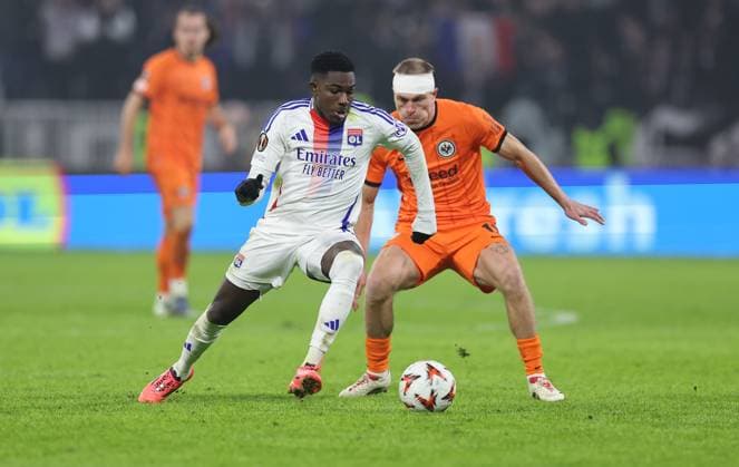 12.12.2024, Fussball UEFA Europa League, Olympique Lyon - Eintracht Frankfurt, emonline, emspor, v.l., Ernest Nuamah (Olympique Lyon), Rasmus Kristensen (Eintracht Frankfurt) DFL DFB REGULATIONS PROHIBIT ANY USE OF PHOTOGRAPHS AS IMAGE SEQUENCES AND OR QUASI-VIDEO. xdcx Copyright: HMBxMedia Claus