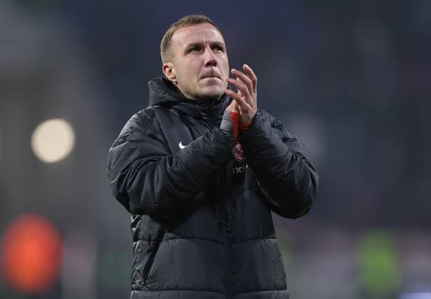 12.12.2024, Fussball UEFA Europa League, Olympique Lyon - Eintracht Frankfurt, emonline, emspor, v.l., Mario Götze (Eintracht Frankfurt) bedankt sich bei den Fans, bedanken, Dank, Mannschaft nach dem Spiel, after the match, bedankt sich bei den Fans, applauds the fans DFL DFB REGULATIONS PROHIBIT ANY USE OF PHOTOGRAPHS AS IMAGE SEQUENCES AND OR QUASI-VIDEO. xdcx Copyright: HMBxMedia Claus