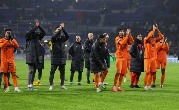 12.12.2024, Fussball UEFA Europa League, Olympique Lyon - Eintracht Frankfurt, emonline, emspor, v.l., Eintracht-Spieler enttaeuscht, enttaeuscht schauend, dissapointed, traurig, frustiert, frust, gefrustet DFL DFB REGULATIONS PROHIBIT ANY USE OF PHOTOGRAPHS AS IMAGE SEQUENCES AND OR QUASI-VIDEO. xdcx Copyright: HMBxMedia Claus